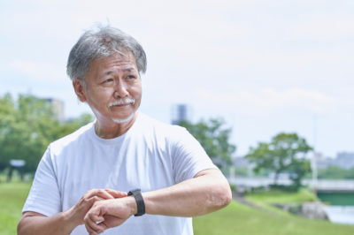 Top 5 Smartwatch Features For Senior Safety And Which Watches Have Them:Must-Read